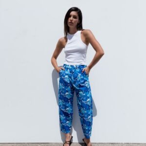Pantalón azul slouchy estampado de Emarola