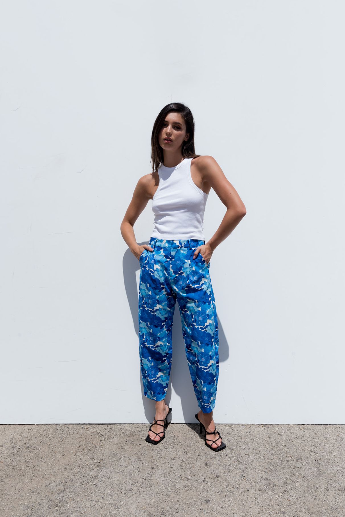 Pantalón azul slouchy estampado de Emarola