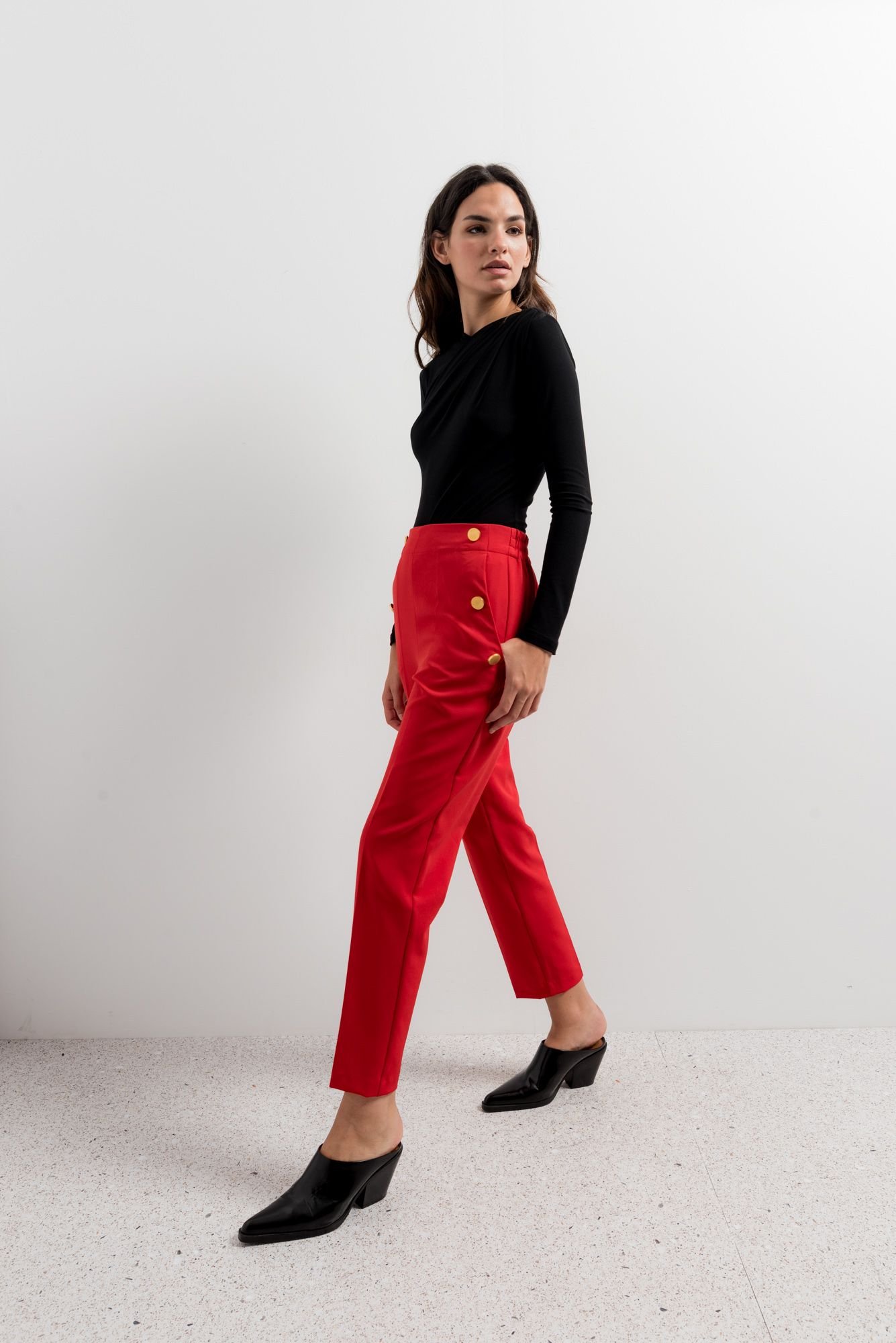 Pantalón botones dorados de Emarola