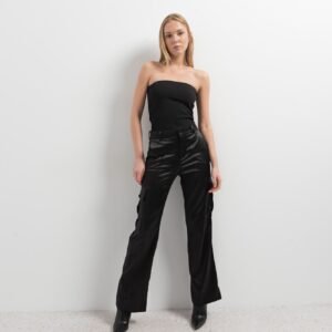 Pantalón satinado cargo de Emarola