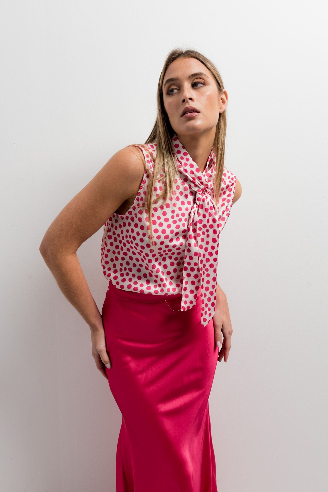 Falda midi satinada de Emarola - Imagen 2