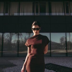 Vestido midi drapeado de Emarola