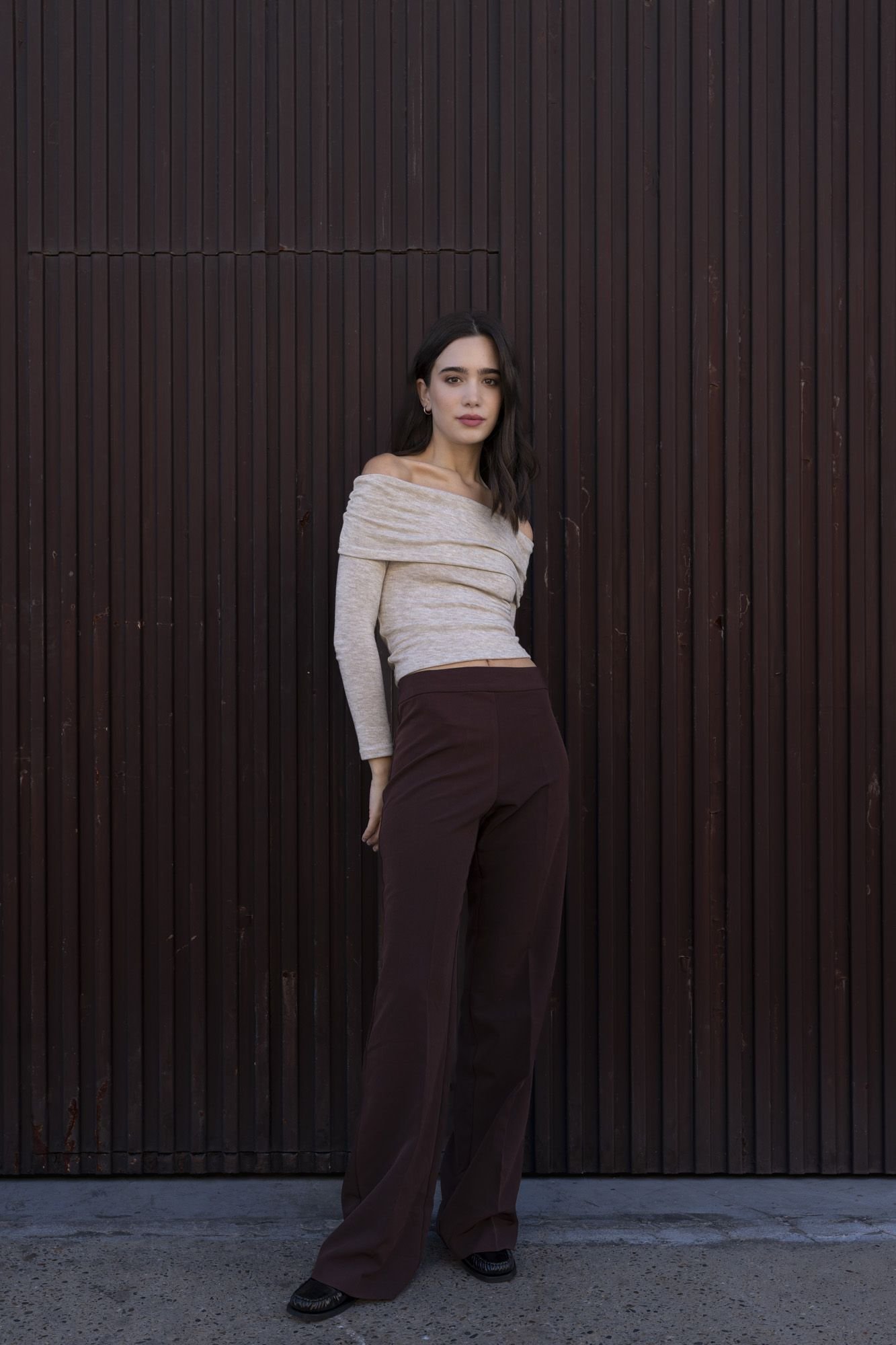 Pantalón marrón full length de Emarola - Imagen 3