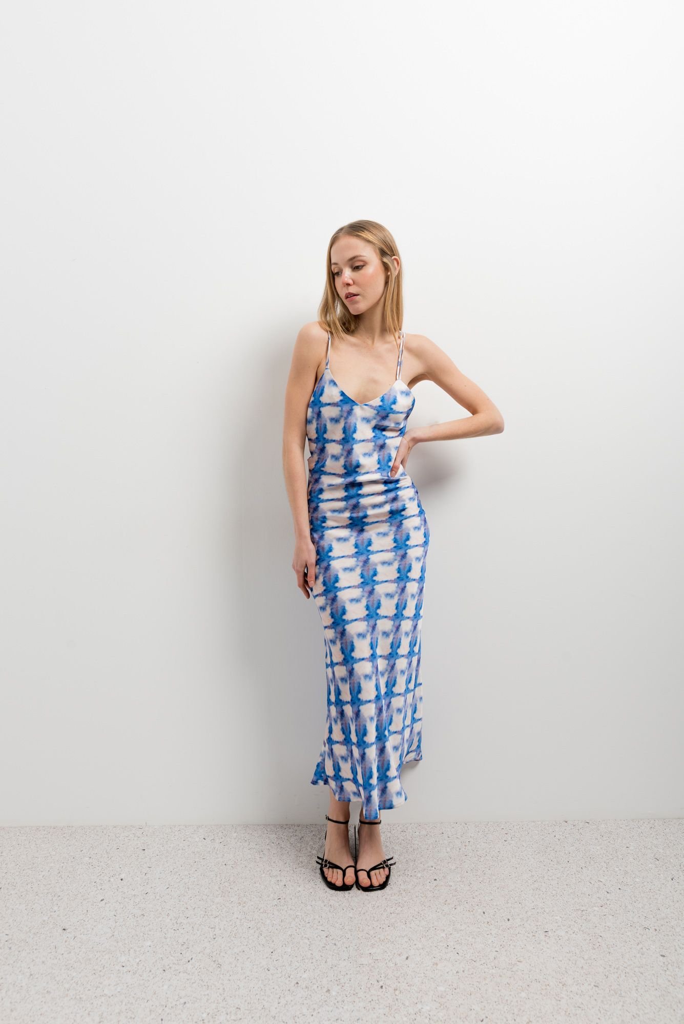 Vestido midi tirantes color azul