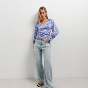 Blusa color azul cruzada estampada