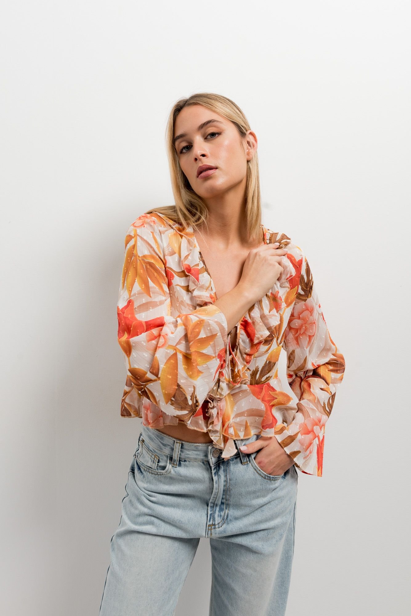 Blusa color crudo estampado floral - Imagen 2