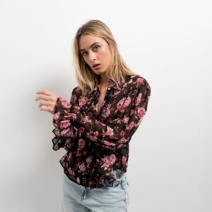 Blusa color negro estampado floral