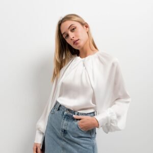Blusa satinada color crudo