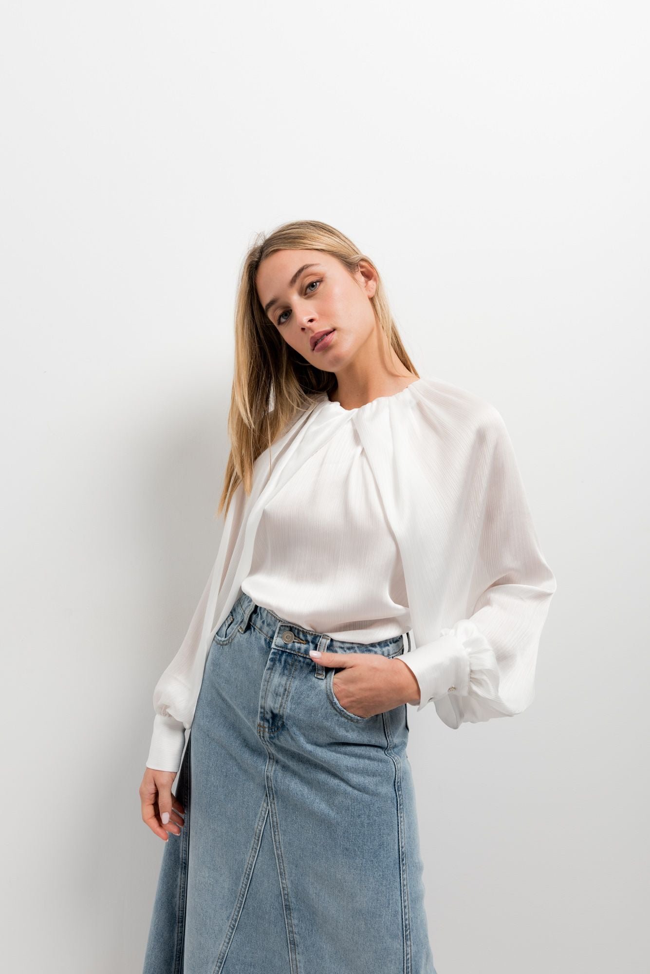 Blusa satinada color crudo