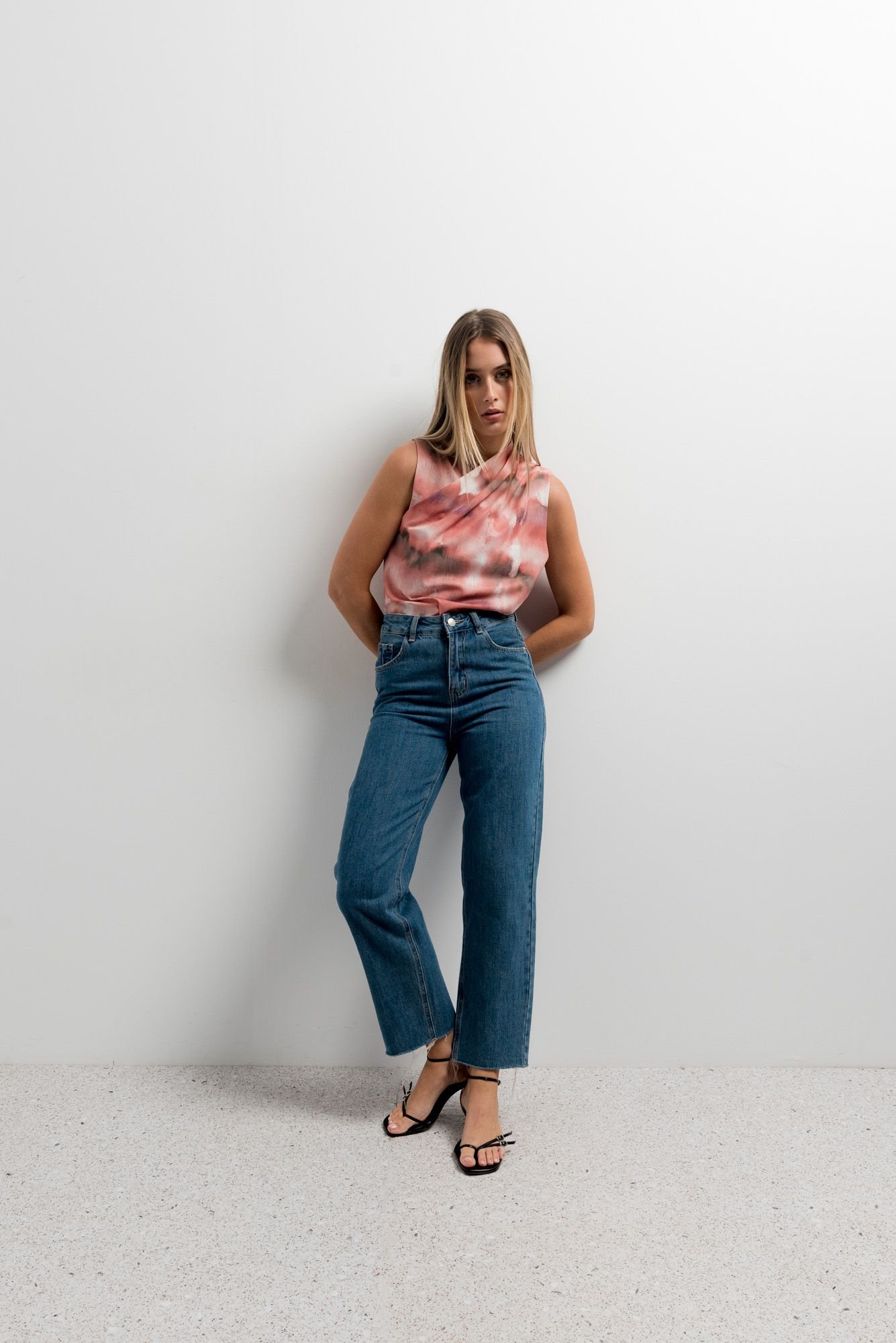 Blusa color rosa cruzada estampada - Imagen 3