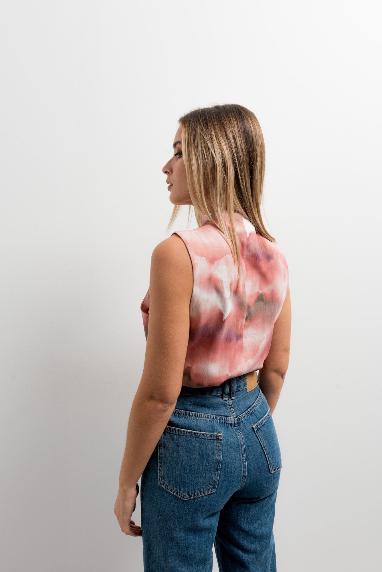 Blusa color rosa cruzada estampada - Imagen 2