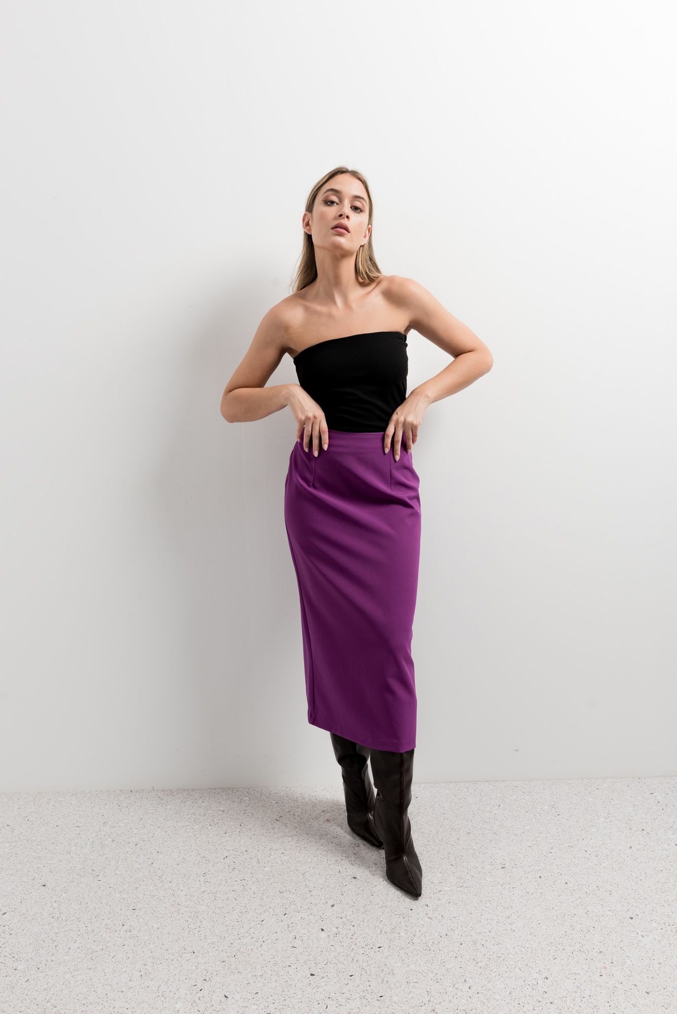 Falda midi abertura trasera color morado