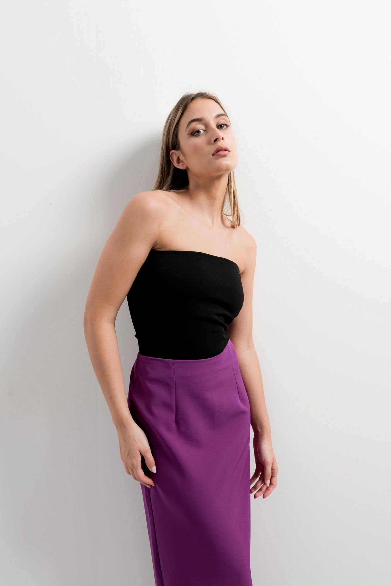 Falda midi abertura trasera color morado - Imagen 2
