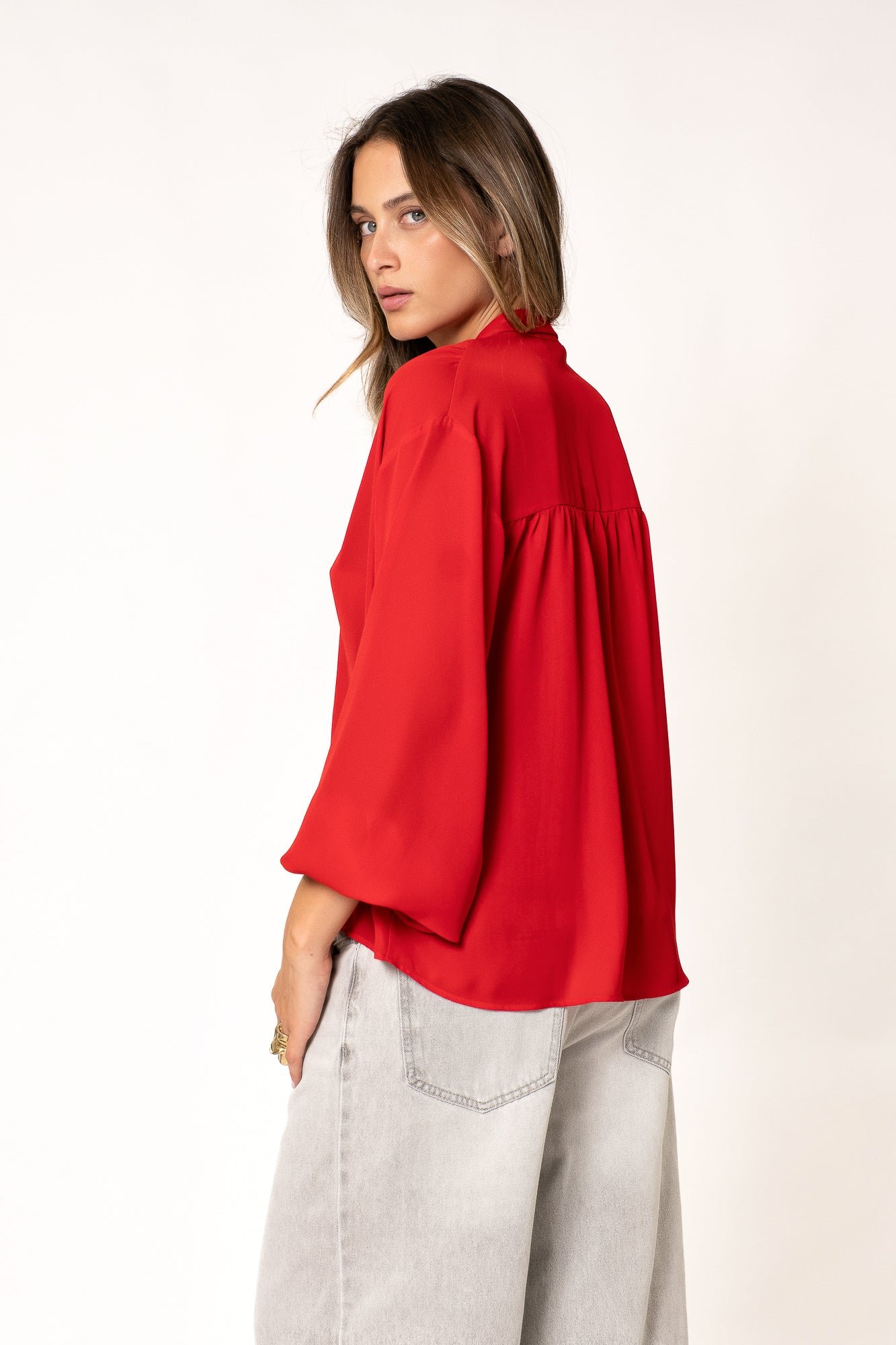 Blusa fluida color rojo - Imagen 4