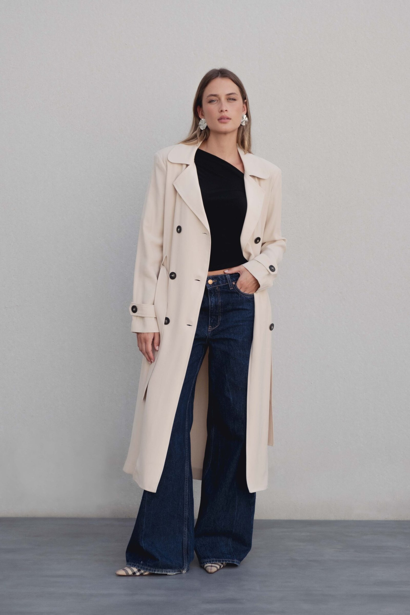 Trench fluido color beige - Imagen 3