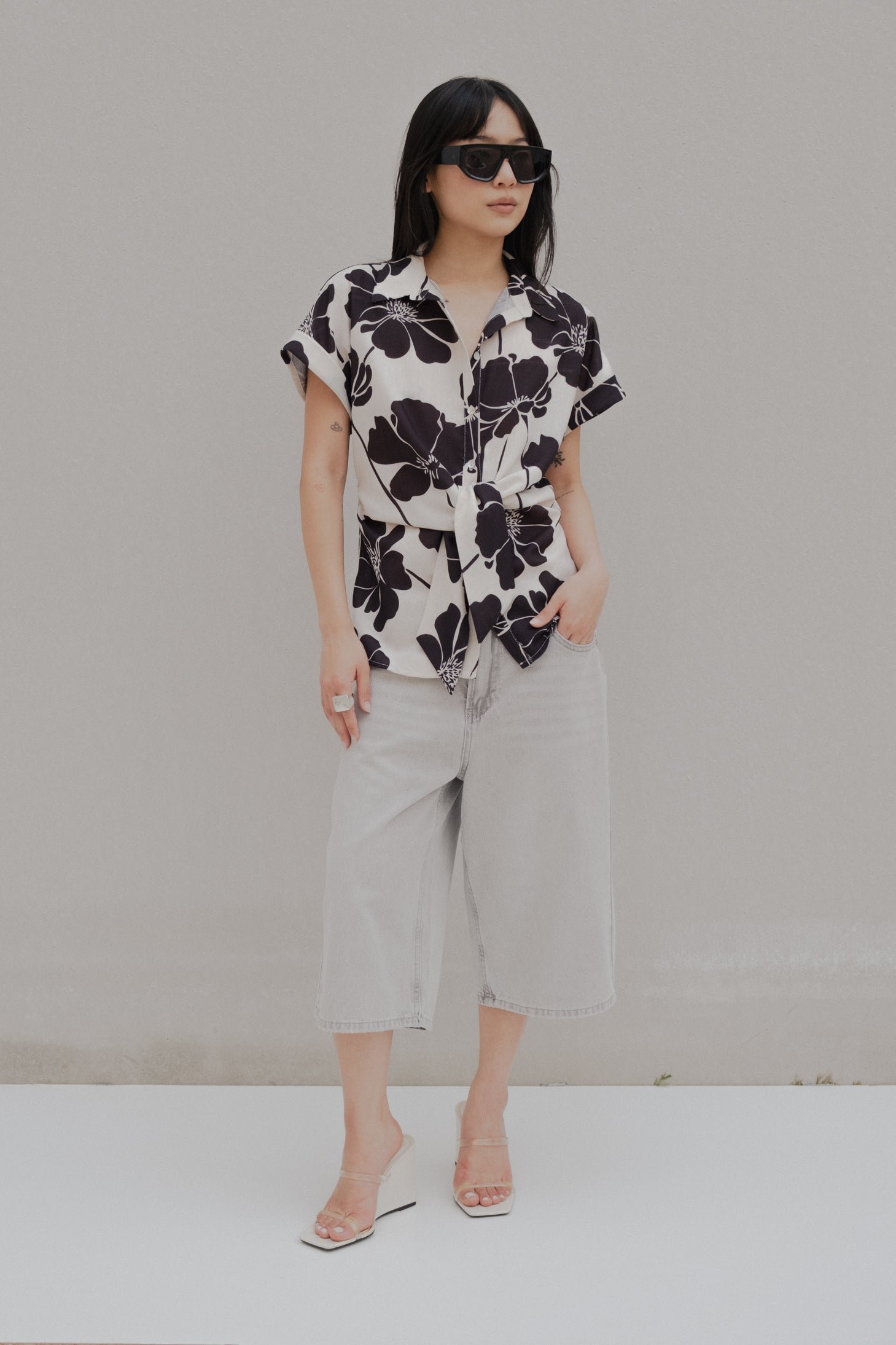 Camisa nudo beige estampada - Imagen 2