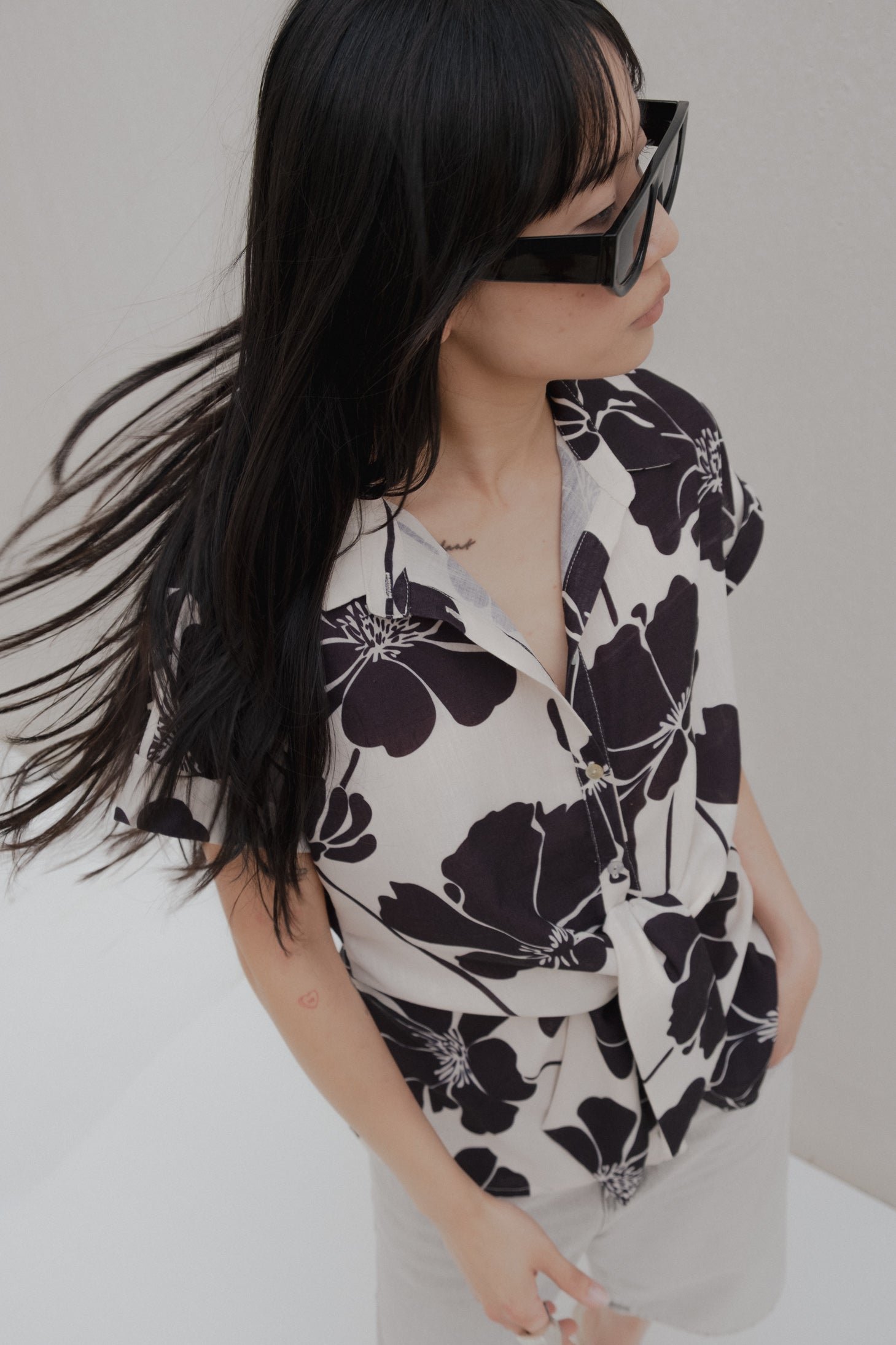 Camisa nudo beige estampada