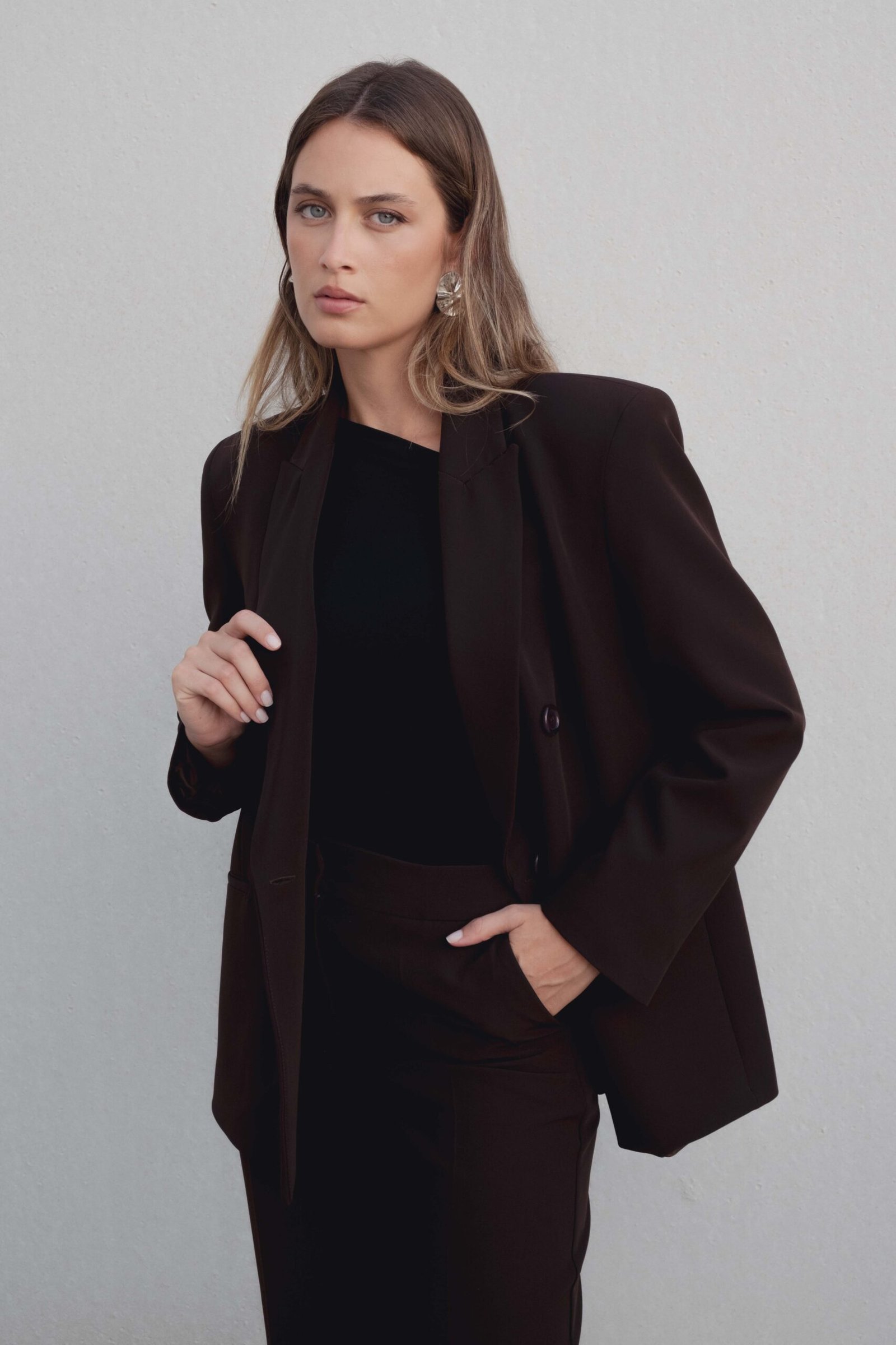Blazer marrón cruzada oversize - Imagen 4