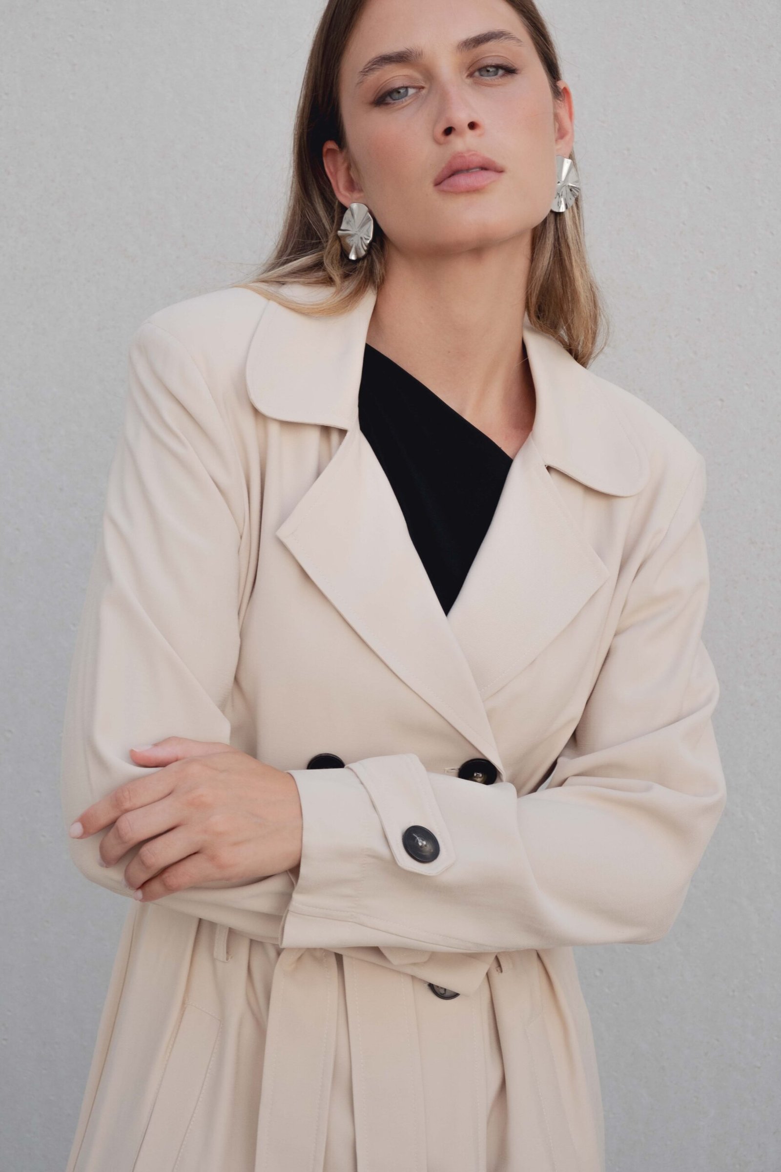 Trench fluido color beige - Imagen 4