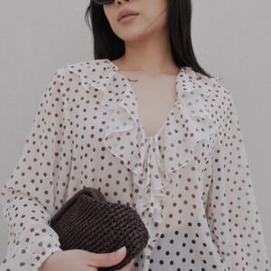 Blusa volantes lunares color crudo