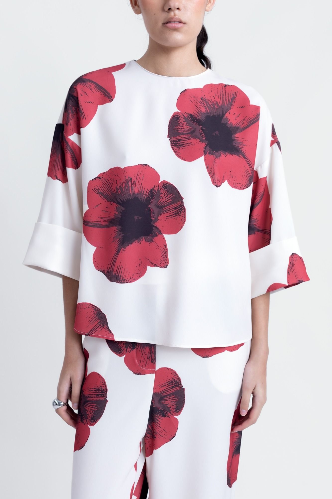 Blusa estampada color beige - Imagen 7