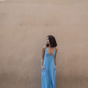 Vestido midi con tirantes