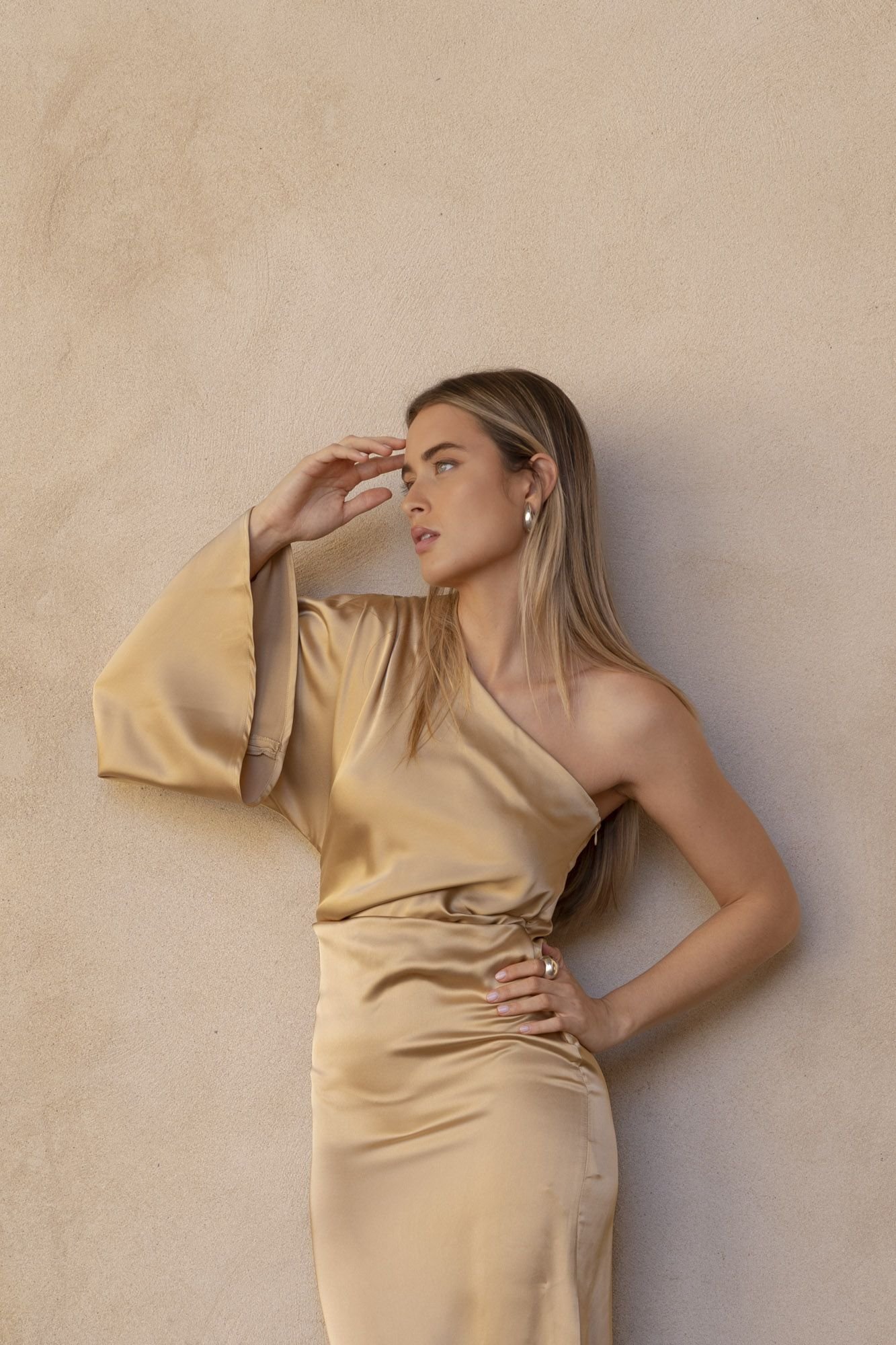 Vestido midi asimétrico - Beige - Imagen 2