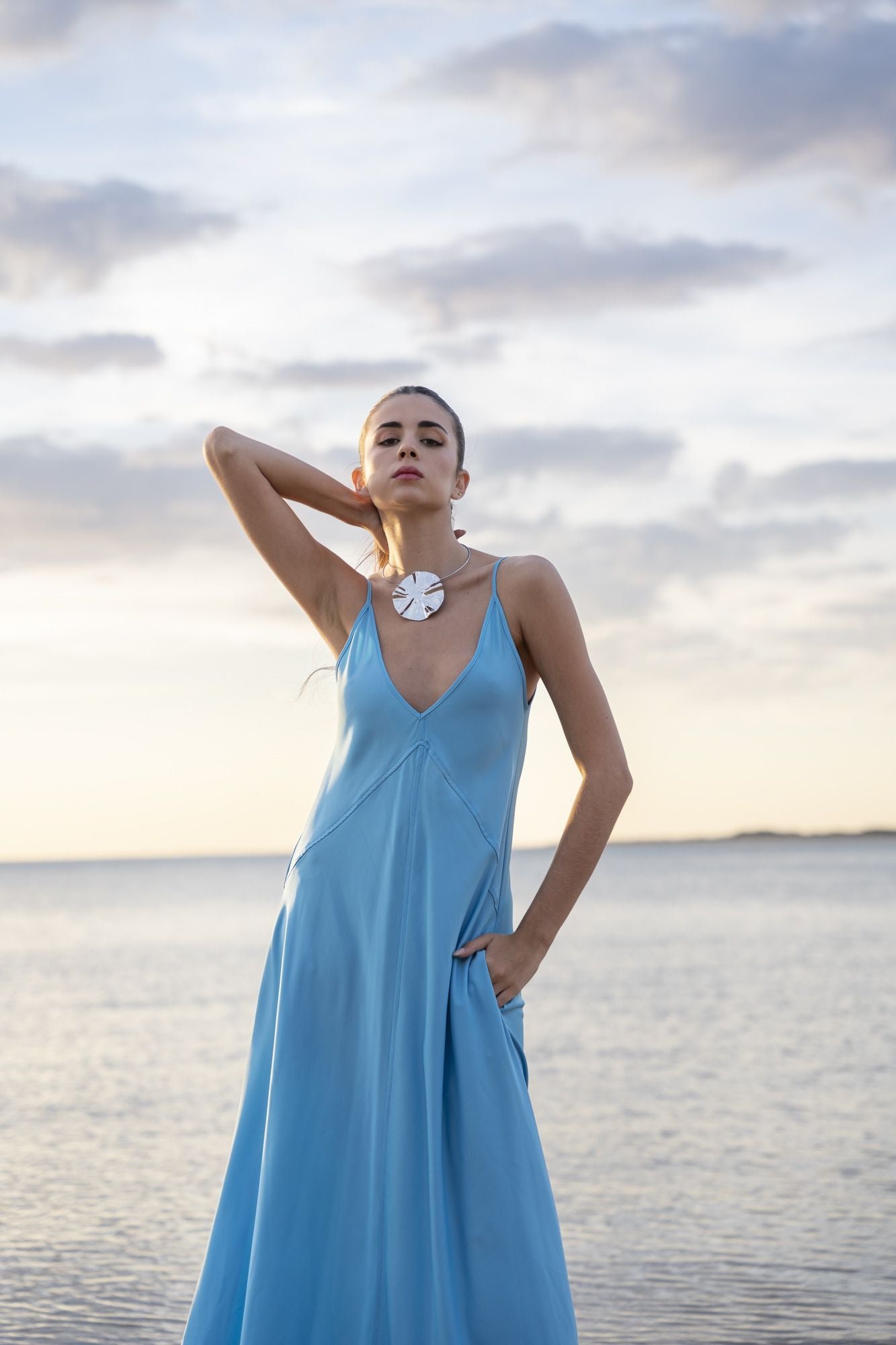 Vestido midi con tirantes - Imagen 2