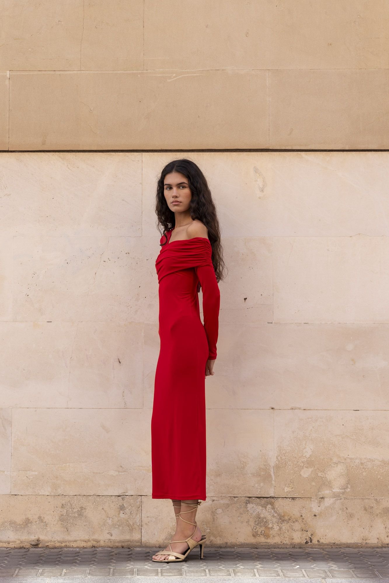 Vestido midi asimétrico rojo - Imagen 3