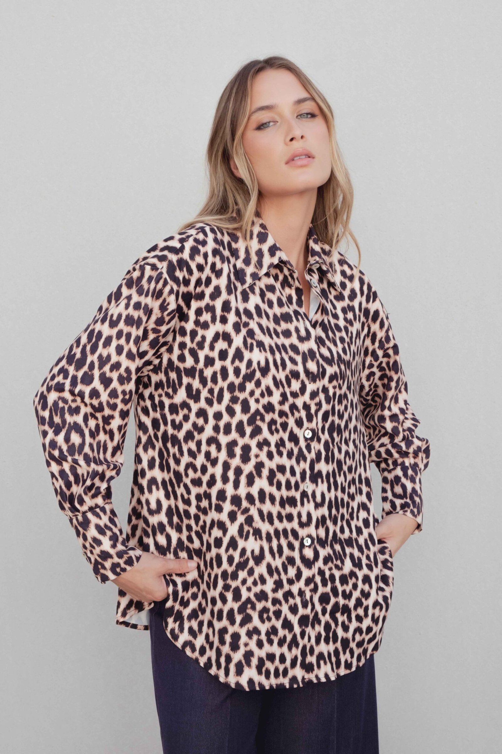 Camisa estampado animal print - Imagen 2