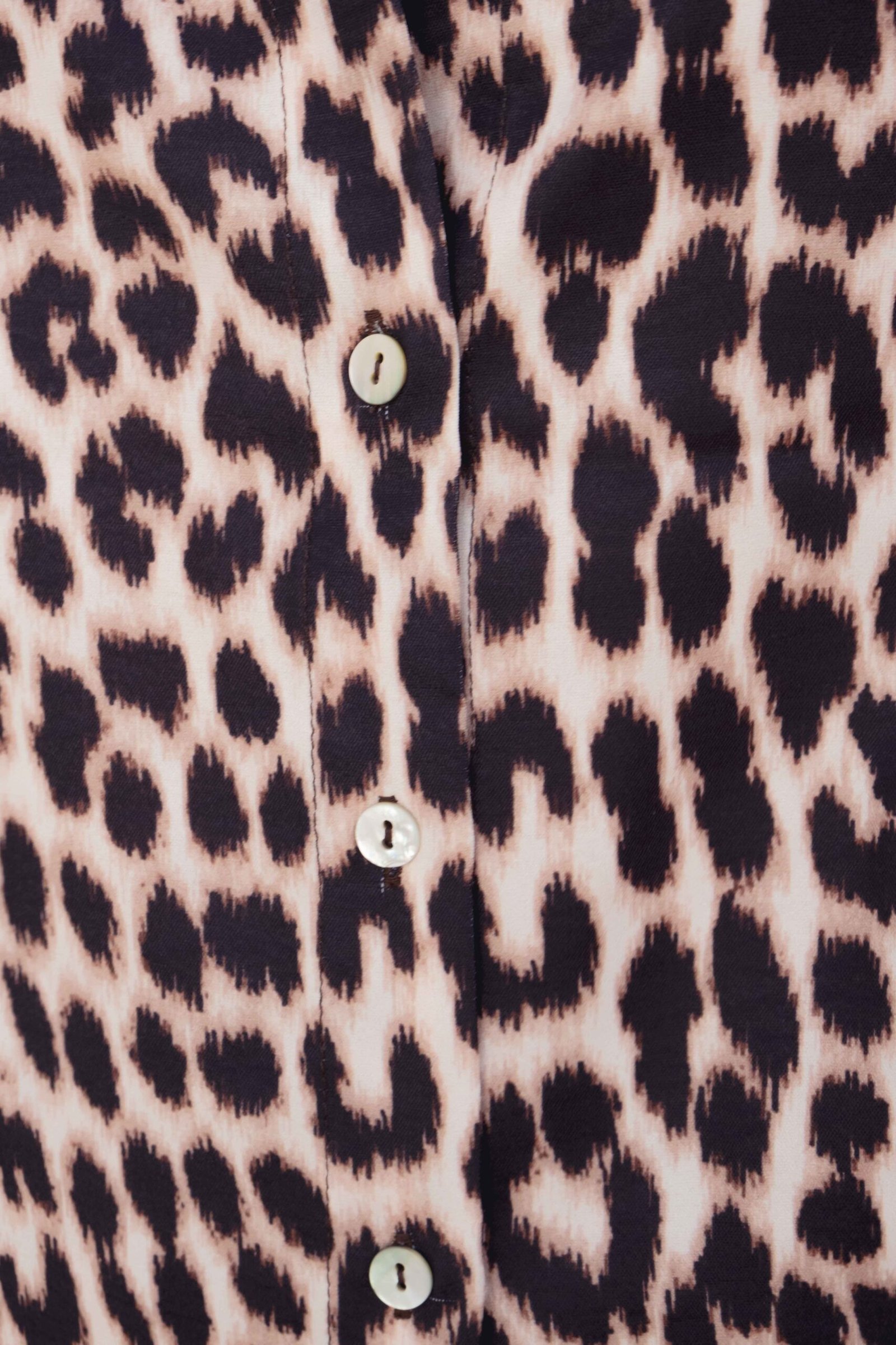 Camisa estampado animal print - Imagen 4