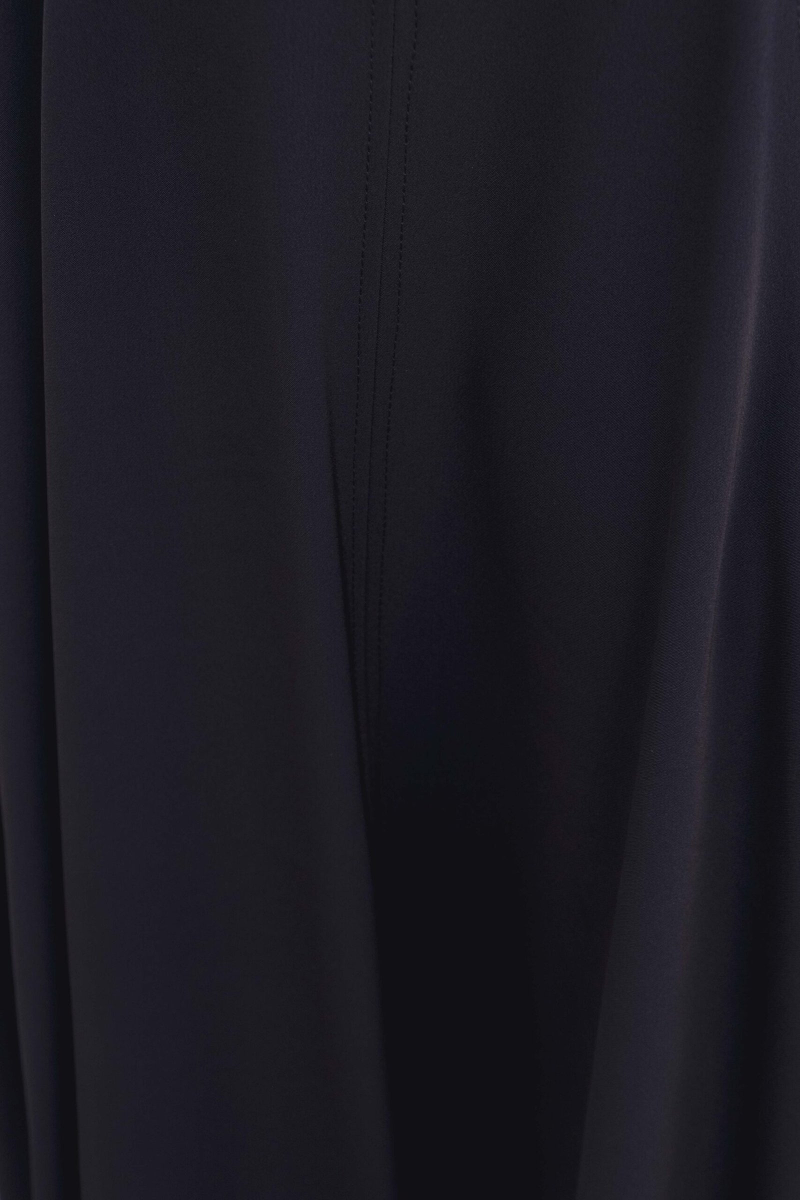 Vestido midi nesgas color negro - Imagen 4