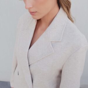 Abrigo cruzado color beige