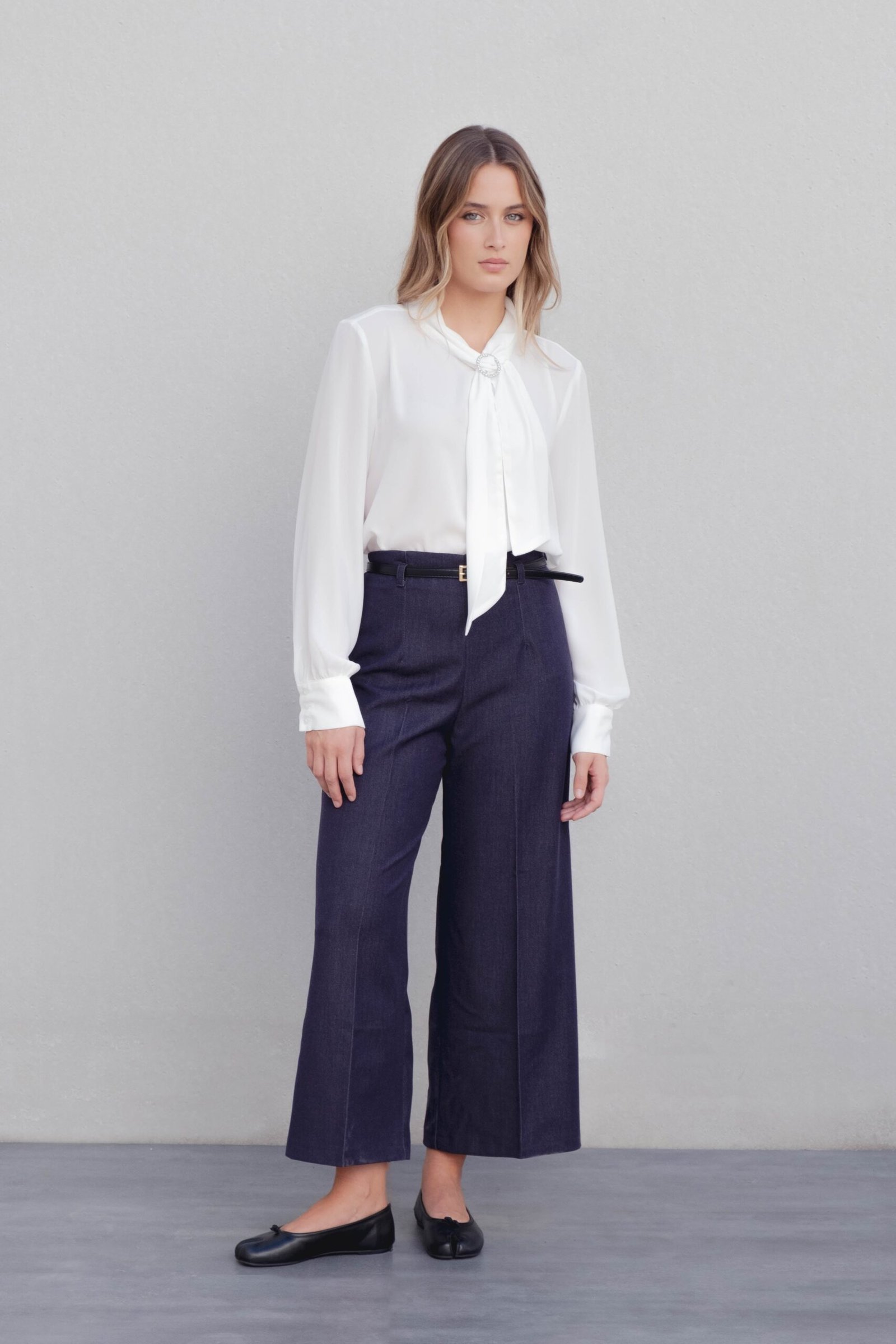 Blusa color crudo lazada cuello - Imagen 2
