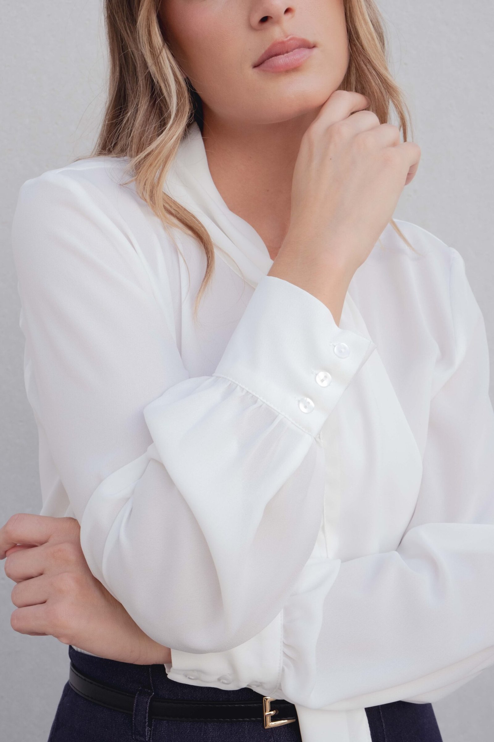 Blusa color crudo lazada cuello - Imagen 3