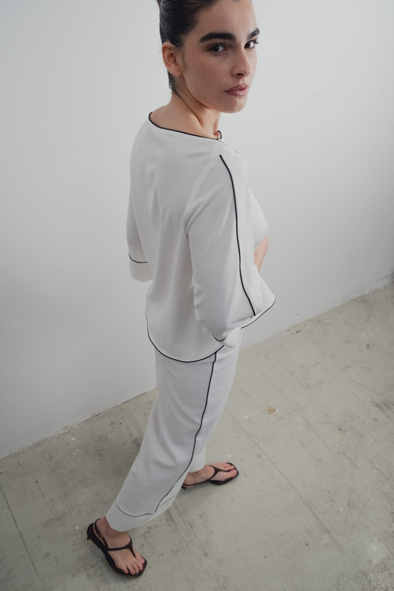 Blusa vivos contraste color crudo - Imagen 3