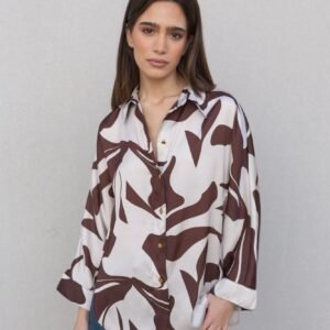 Blusa satinada estampada color marrón