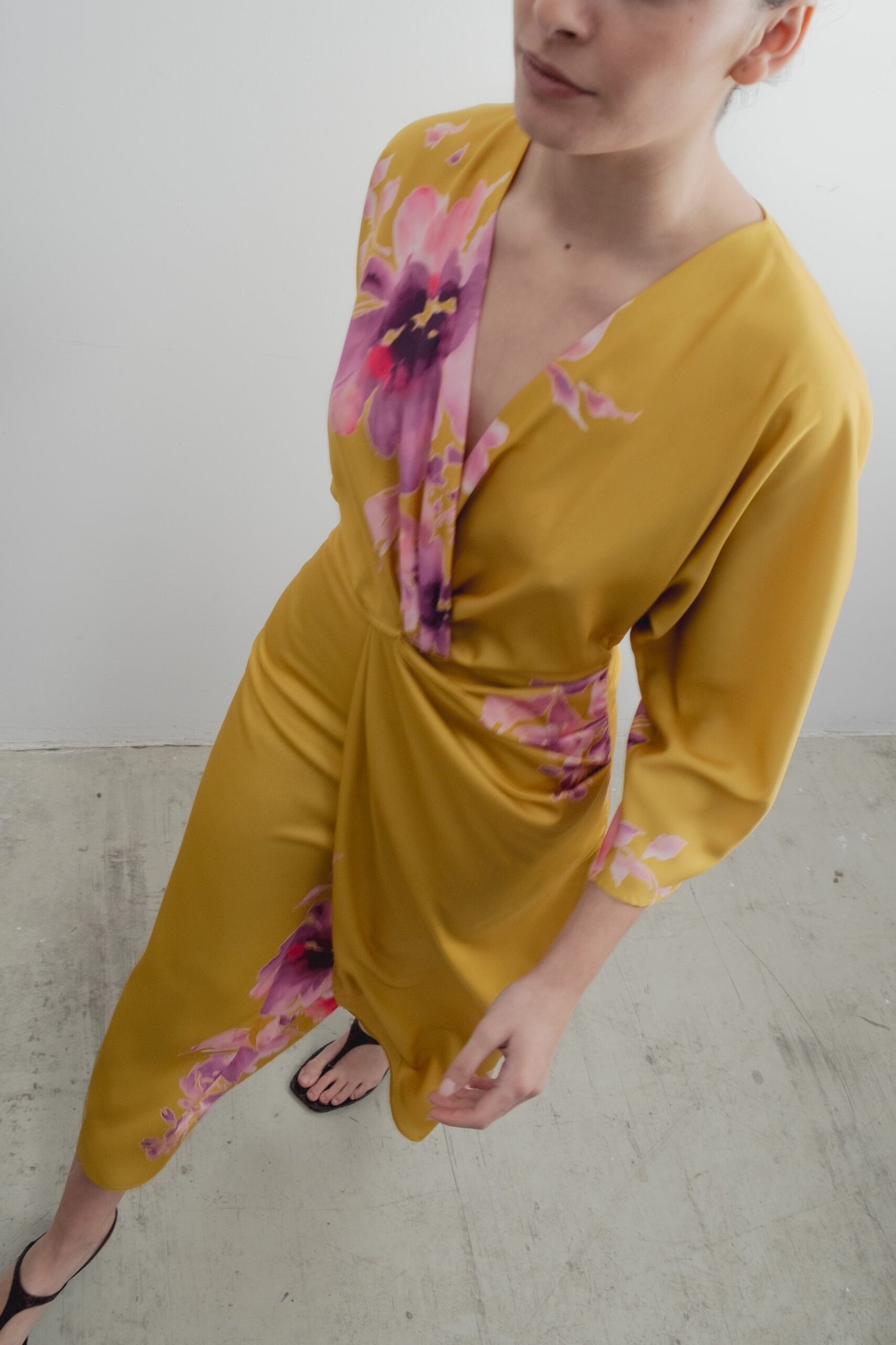 Vestido midi estampado satinado