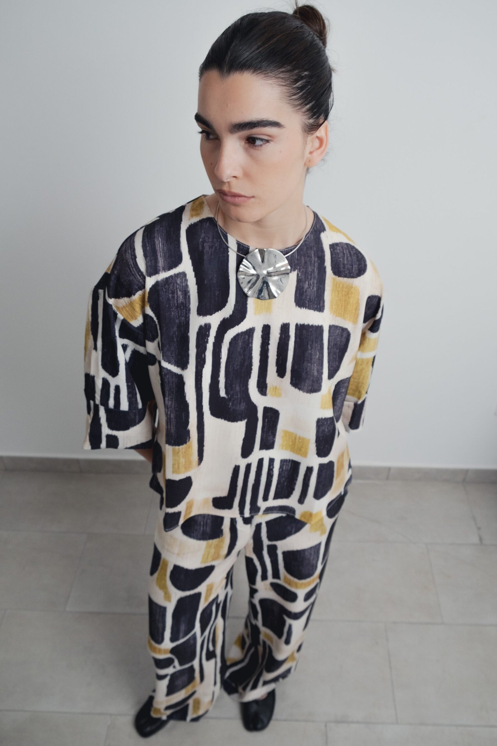 Blusa estampada color negro - Imagen 3