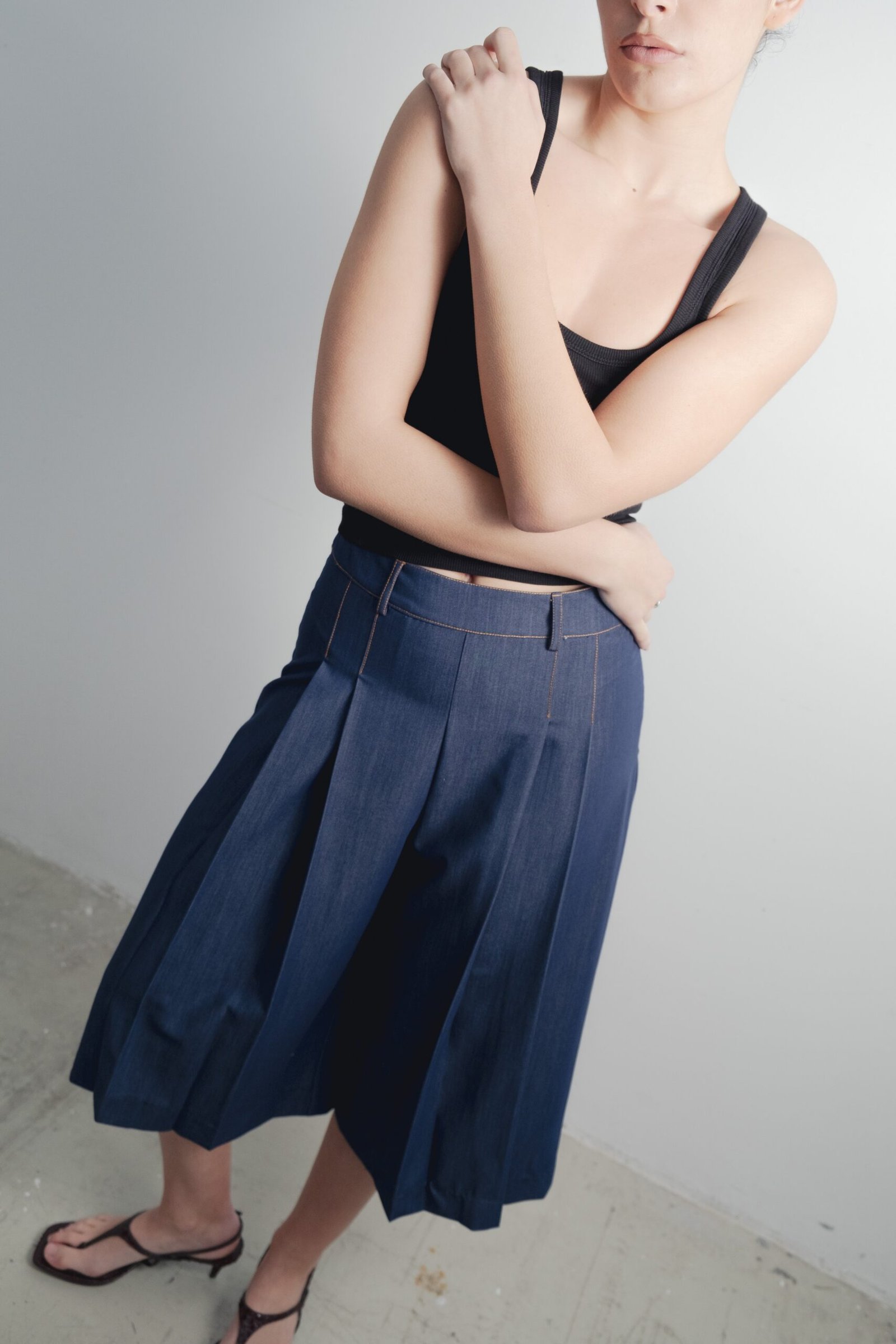 Bermuda fluida efecto denim - Imagen 2