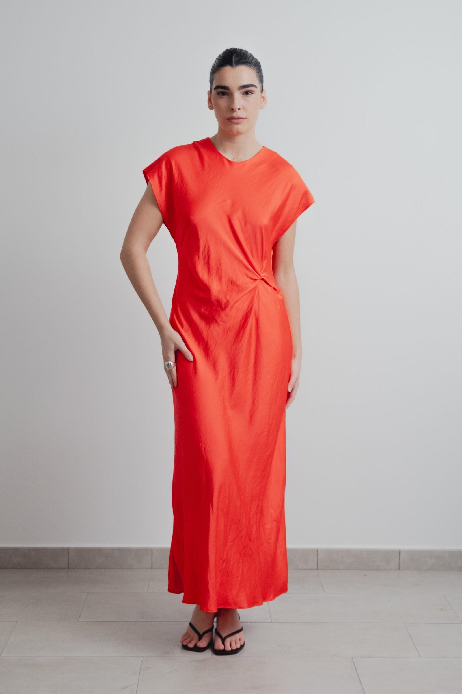 Vestido coral nudo delantero