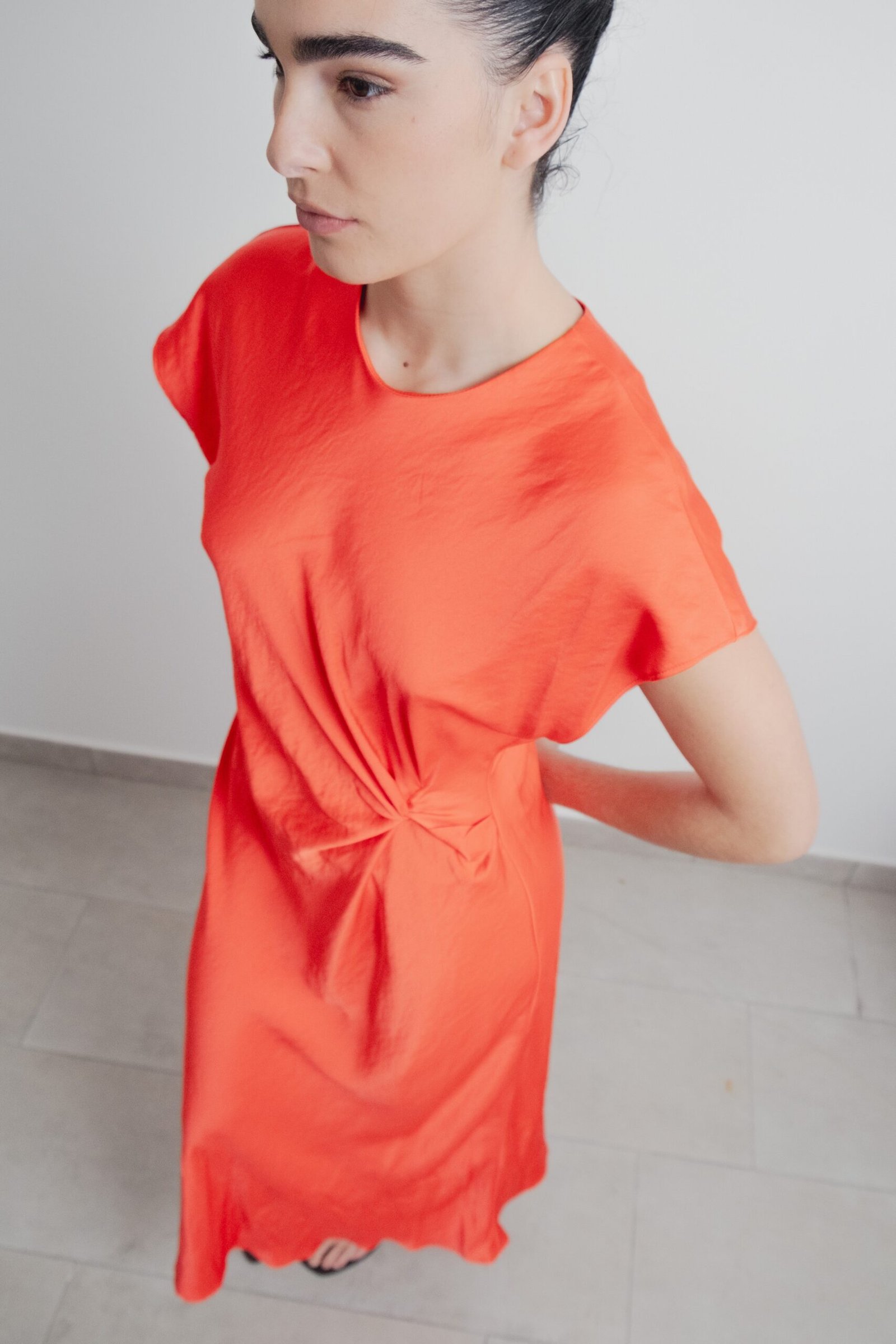 Vestido coral nudo delantero - Imagen 2