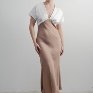 Vestido beige satinado vivos contraste
