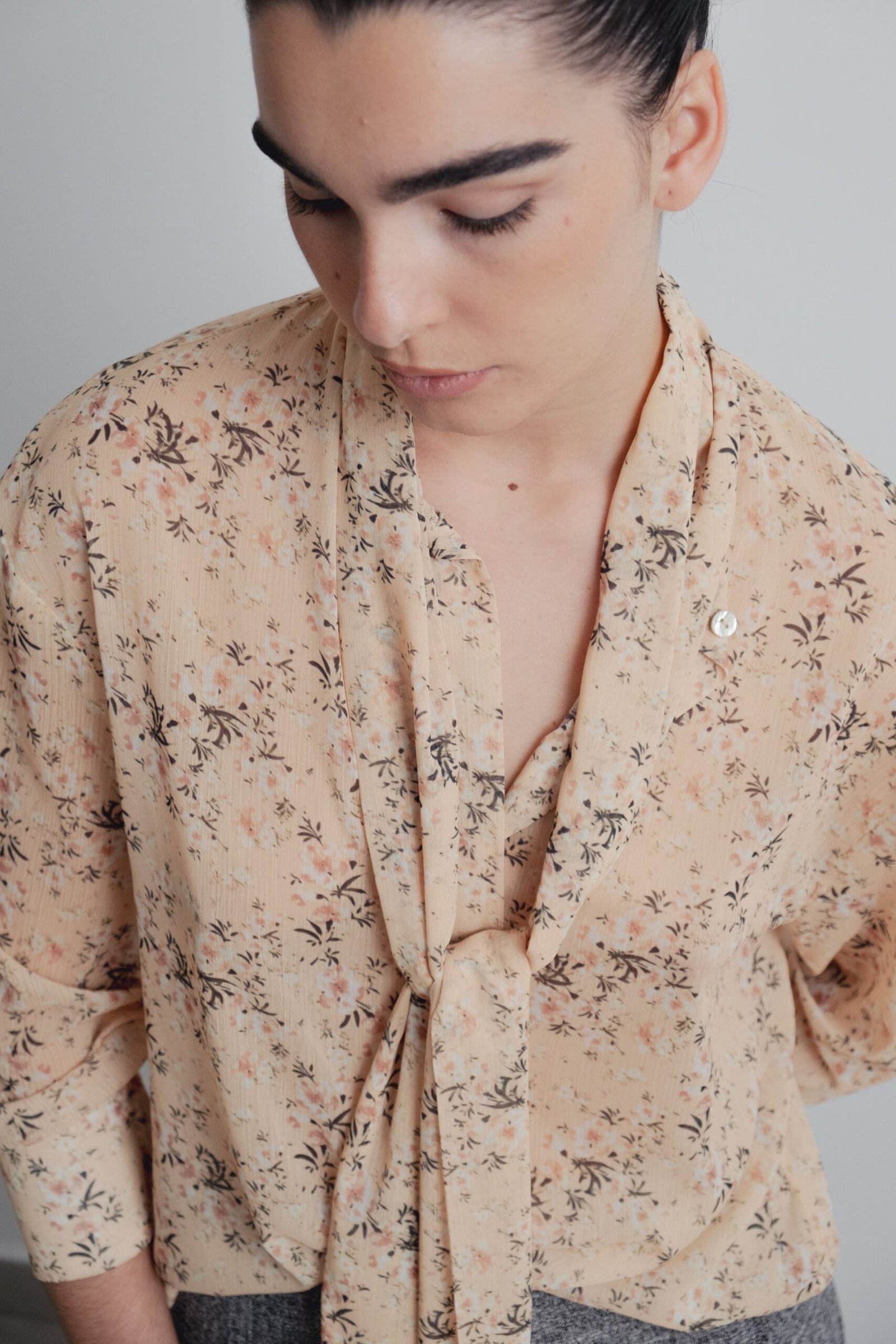 Camisa estampada lazada color amarillo