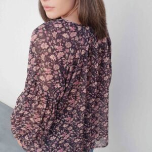 Blusa semitransparente estampada color negro