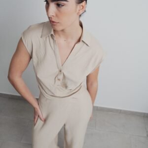 Camisa cropped cruzada color beige