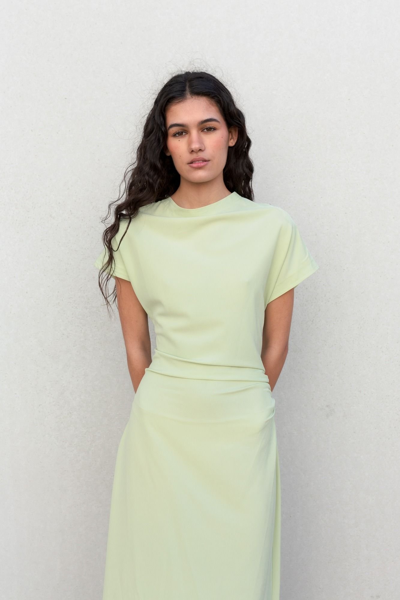 Vestido midi frunces - Verde - Imagen 2