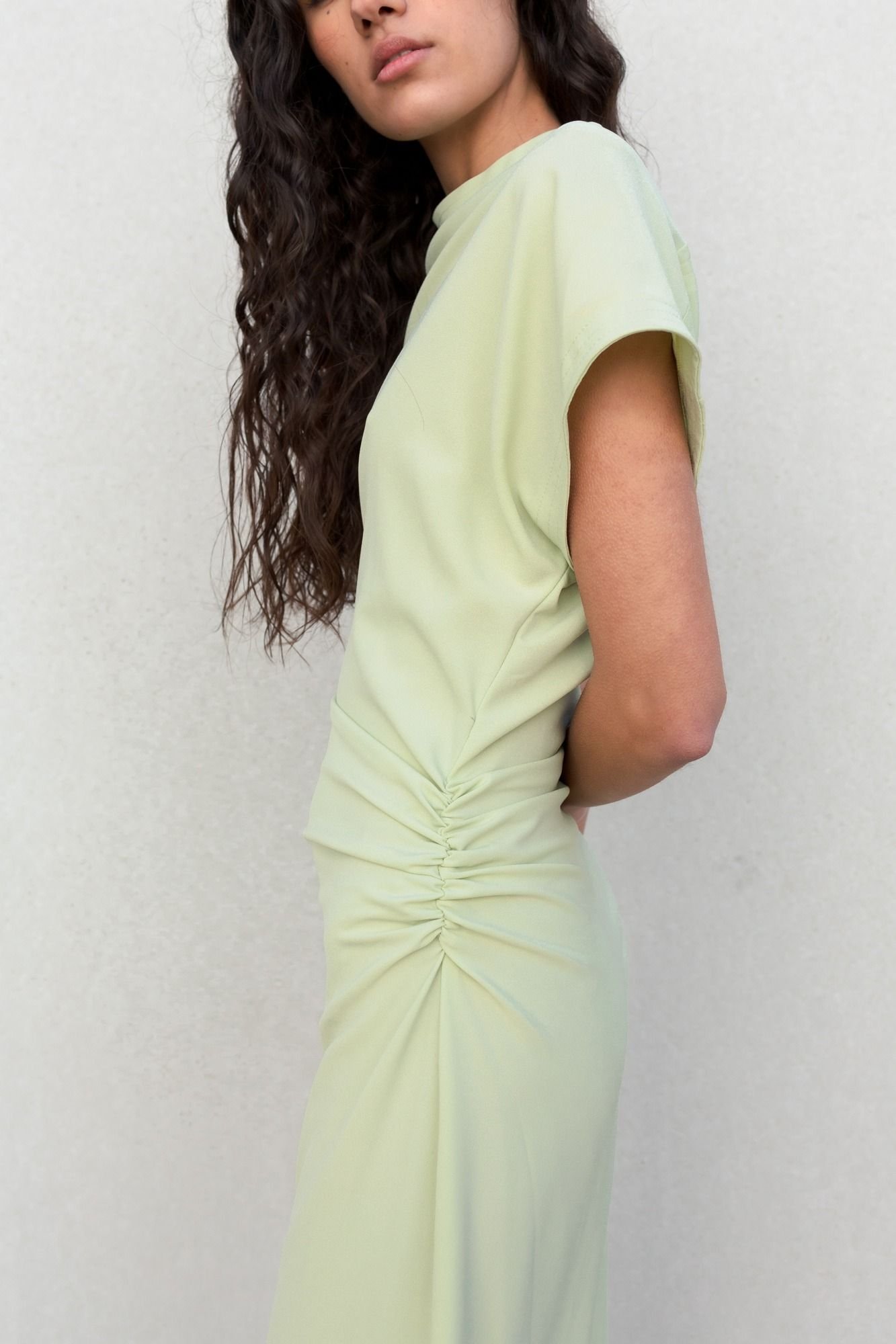 Vestido midi frunces - Verde - Imagen 5