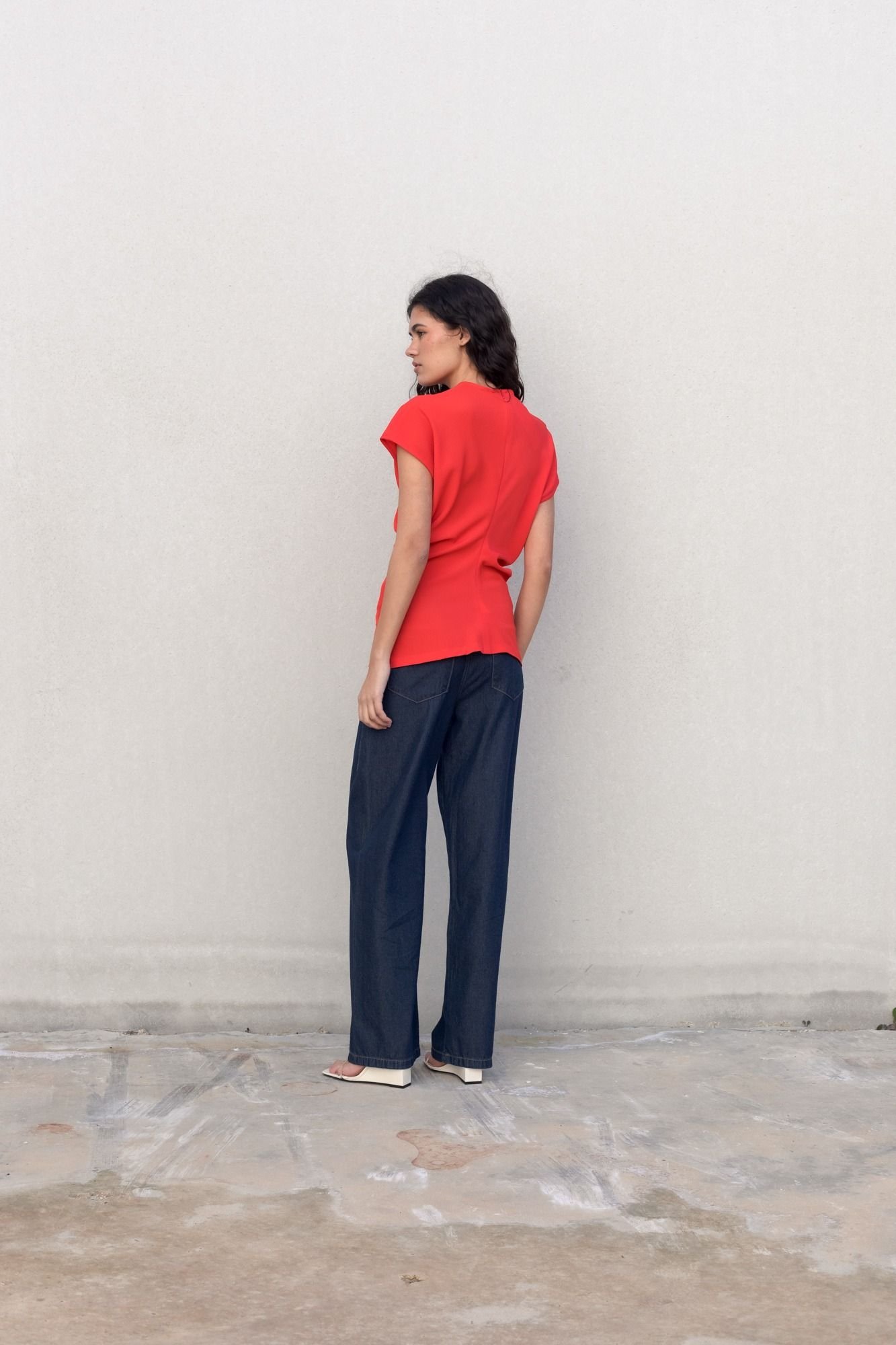 Blusa frunce color rojo - Imagen 5