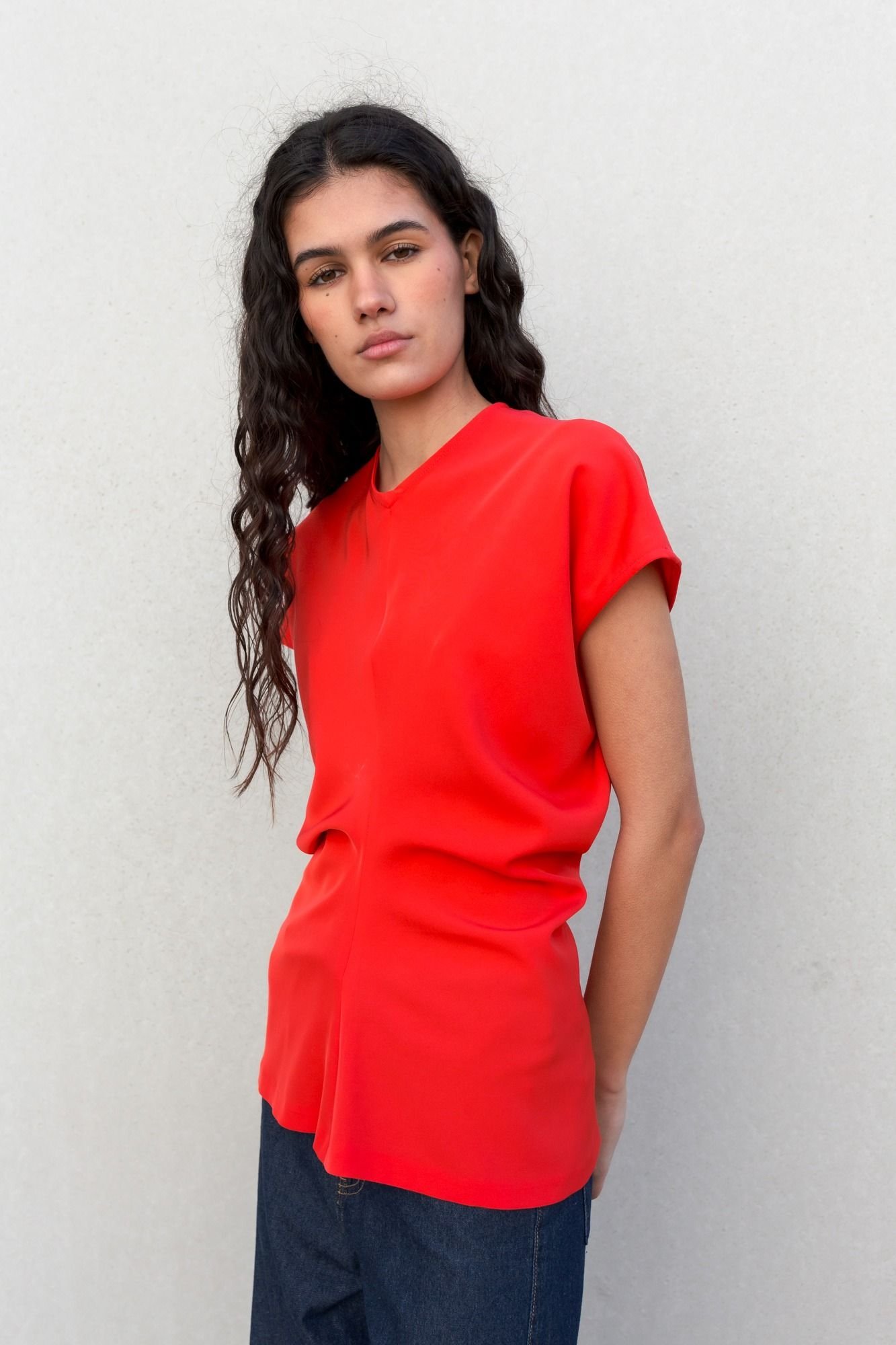 Blusa frunce color rojo - Imagen 3
